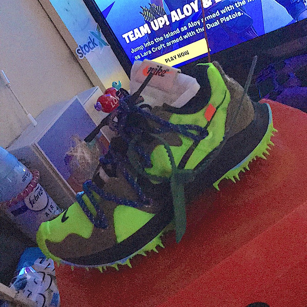Off white terra kiger